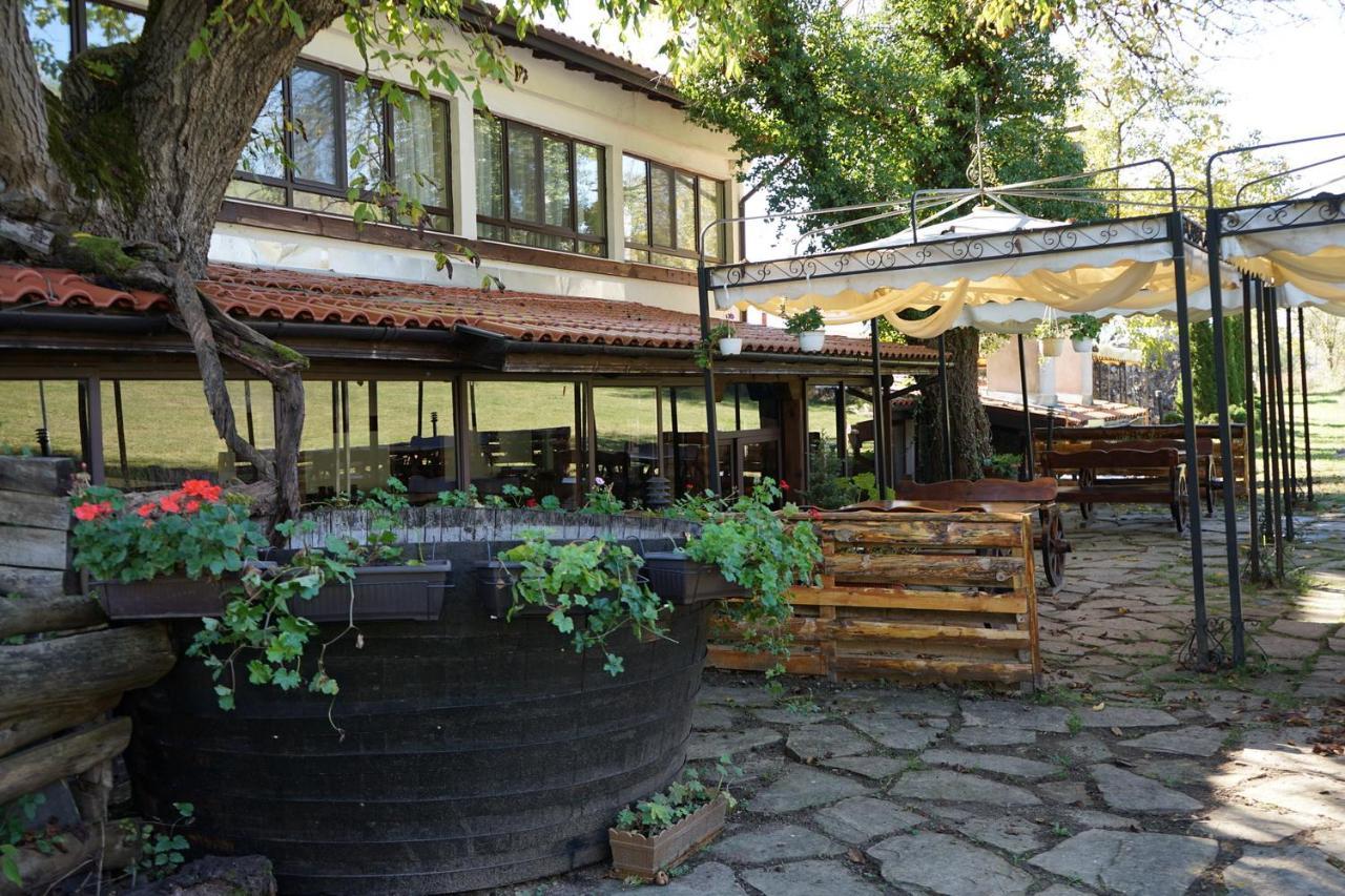 Complex Praveshki Hanove Pravets Exterior photo
